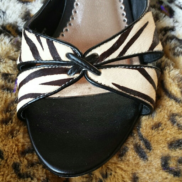 Yellow Box Shoes - WOW:TRENDING: EUC Zebra animal sandals Yellow Box